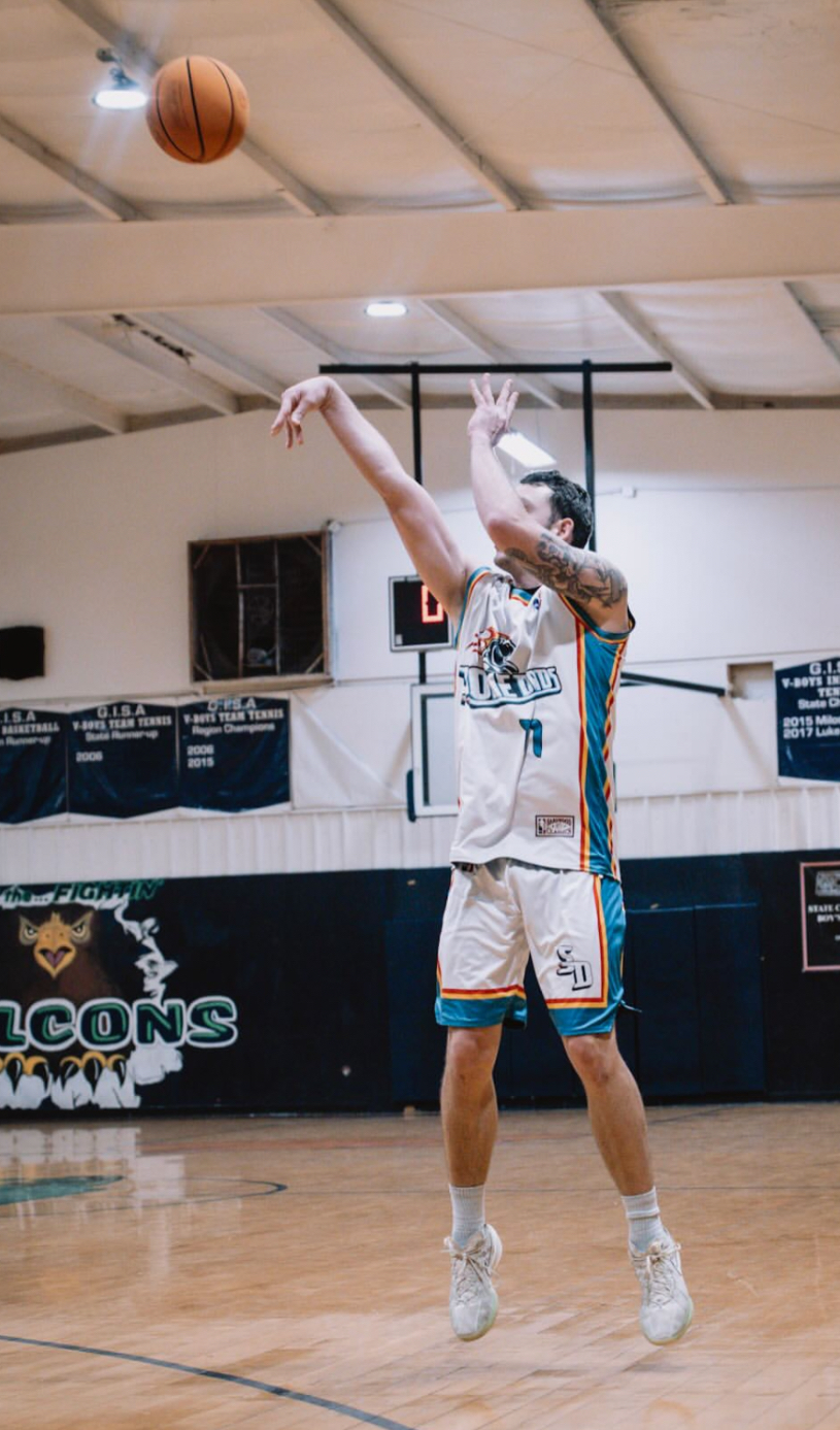 Daniel Garza shooting a basketball